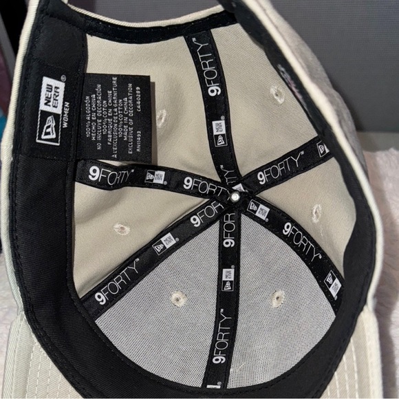 Official New York Yankees New Era Hat - Picture 3 of 5